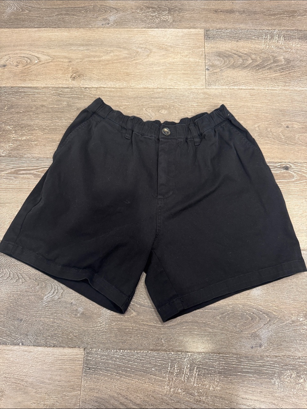 Cove Black Elastic-Waist Flat Front Shorts 32/5”